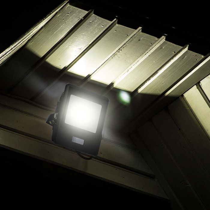 LED FLOODLIGHT WITH PIR SENSOR 10W WW 735lm 100° 133x60x113mm Samsung IP65